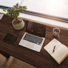 1 卷乙烯基材料棕色木纹图案可移除防水自粘剥离粘贴壁纸适用于厨房、浴室、卧室、客厅台面、家具、家居装饰和翻新，易于移除墙纸墙贴墙面装饰房间装饰壁纸贴纸墙卧室装饰厨房装饰 - 巧克力棕 - 查看 5