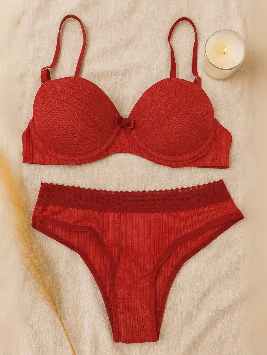 Conjunto Lingerie Sutiã com Bojo e Calcinha com Tecido em Ribana de Poliamida Mayara.
