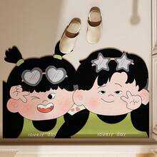 Un tapis de sol de salle de bain avec des motifs de dessins animés mignons. Il est disponible dans une variété de tailles et de styles pour vous permettre de choisir. La surface du tapis est absorbante, résistante à l'usure et facile à nettoyer, tandis que le dessous est conçu avec une couche de caoutchouc antidérapante, assurant ainsurité et la tranquillité d'esprit. Il peut être utilisé sur les sols des salles de bains, des balcons, des cuisines, des entrées, des bars, des chambres d'enfants et d'autres zones, et a un excellent effet décoratif. Décoration de Noël