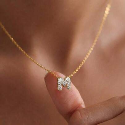 1件钛钢立方氧化锆字母项链，时尚优雅的字母锁骨链饰品，适合日常佩戴