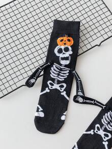 1 Par de Meias Casuais Confortáveis de Halloween com Padrão de Caveira e Abóbora Segurando as Mãos, Cano Médio, para Homens