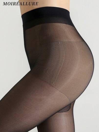 1双时尚经典款连裤袜，适合搭配连衣裙