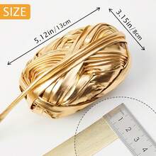 EDCUEBE7 100g/3,53oz Fil de ruban métallique brillant pour le crochet et le tricot - Longueur 33m/36 verges, convient pour les couvertures, les oreillers et les tapis - Couleurs métalliques uniques, artisanat fait main DIY pour le tissage de sacs, d'oreillers, de poupées, de projets de crochet