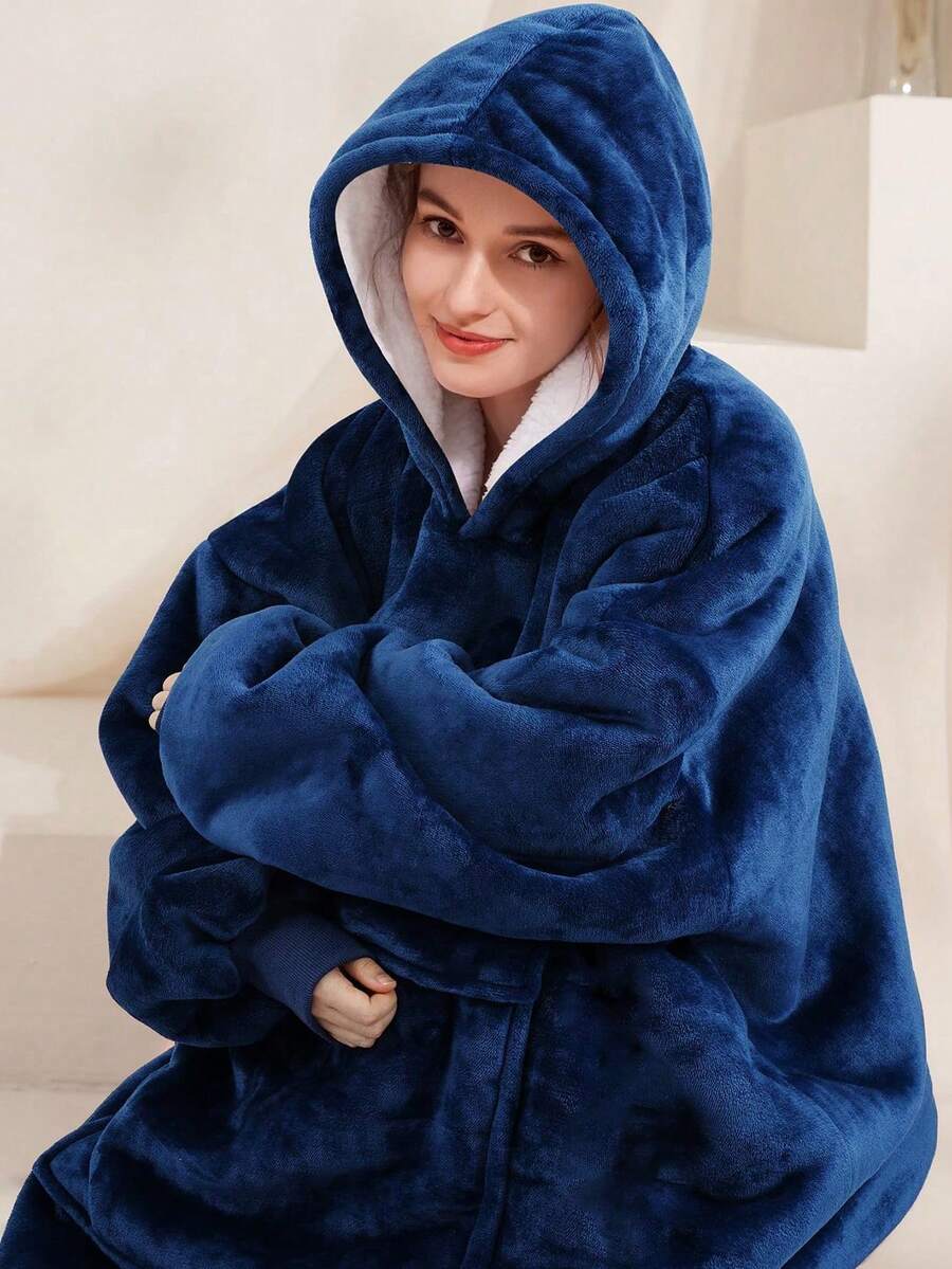 2/1pc Cozy Wearable Blanket Hoodie - Oversized Plush Sweatshirt With Sleeves And Huge Pockets, Warm Blanket For Men And Women, Perfect For The Couch Or Bed,Comfortable Flannel, A Must-Have For Halloween And Christmas, Nightgown, Warm And Cold-Proof ,Perfect For Home Decor Parties, And Christmas Gifts.Christmas Decor,Christmas,Christmas Decorations Home,Christmas Decorations Home