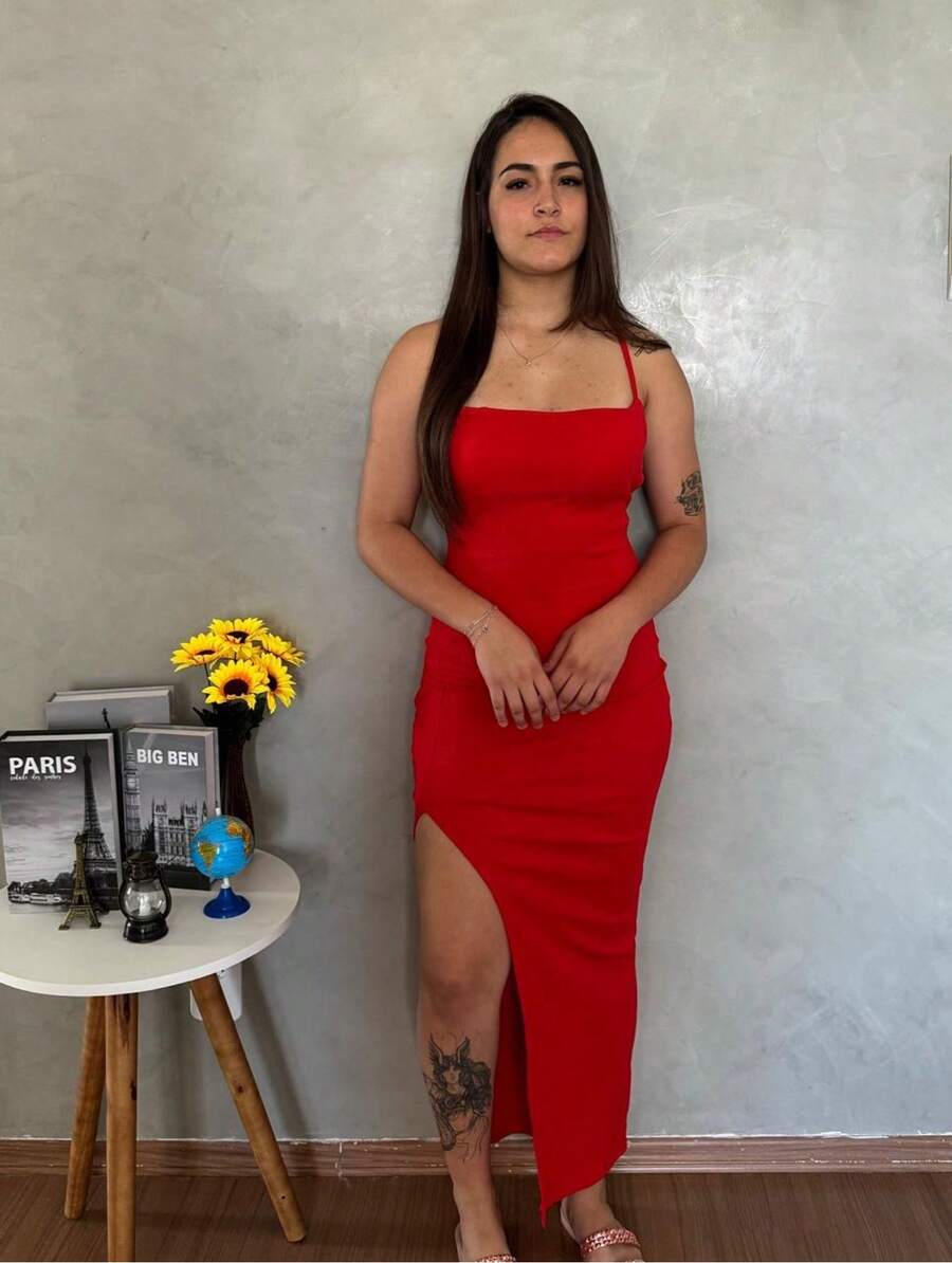 Vestido Canelado Fenda e Abertura Nas Costa Moda 2025