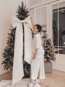 1pc Large Beige Satin Christmas Tree Bow,Wedding Decor Bow,Christmas Decorations,2025 Xmas Aesthetic,Satin Bow Tree Topper-Elegant Christmas Tree Bow In Beige/Red Oversized Bow For Christmas Winter Decor,Room Decor,Home Decor,Door Decor, Decorations Big Bow For Backdrop Birthday Party Room Wall Decor Ribbon Tie Hanging Gift Wall Decor Photo Prop Perfect For Bridal Shower Wedding Party Decor