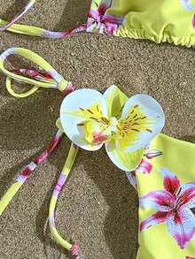 Conjunto de Maiô Bikini Fio Dental com Alça Halter Sem Costas e Amarração Nas Costas com Estampa Floral e Amarração Nas Laterais, Tecido de Alta Elasticidade, Conjunto com Sutiã Halter, 2 Peças, Verão, Praia, Férias, Looks de Verão para Mulheres, Looks de Praia para Mulheres, Roupa de Praia Feminina, Maiô Bikini com Sustentação, Vestido Floral Feminino, Maiô Bikini Estiloso, Maiôs Estilosos