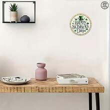 1 pièce Panneau rond vintage - Texte "Heureux" avec motif de trèfle vert - Décoration de fête réutilisable pour la maison, le bar, le café, le dortoir - Décoration de pub irlandaise - Cadeau de fête idéal - Décoration imprimée plate, 2D plate, convient pour la décoration de la pièce