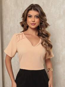 DUOUNO MODAS - WOMEN'S SHORT SLEEVE BLOUSE IN DUNAS FABRIC, V-NECKLINE WITH PLEATED DETAILS ON THE SHOULDER - WOMEN'S BLOUSES - 淺杏色 - 查看 1