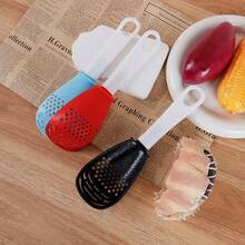 1 pièce Cuillère de cuisine multifonctionnelle avec bloc de couleurs, convient pour écraser les aliments et les pommes de terre écrasées, et une cuillère à mélanger multifonctionnelle qui peut égoutter l'eau