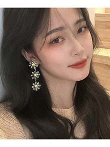 1 对优雅精致向日葵吊坠耳环甜美风格两款小菊花套装镶嵌闪亮锆石耳环男女皆宜