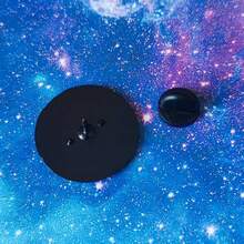 Broche de liga de zinco com distintivo de rosto sorridente em desenho animado rosa, broche redondo com letras em inglês para meninas, fecho antiderrapante, acessório versátil e presente para amigos