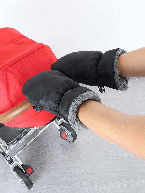 زوج من قفازات الشتاء المقاومة للرياح والماء من البوليستر الأسود للأطفال، ضروريات السفر والخروج، هدية عيد الميلاد وعيد الهالوين للأمهات