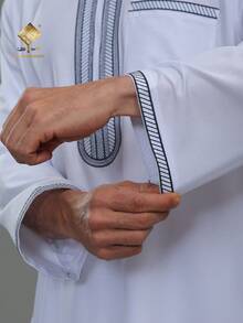 AL HARAMAIN HARAMAIN 男士刺绣设计连帽摩洛哥风格长袍，长袖阿拉伯祈祷长袍，畅销连帽白色男士阿拉伯长袍，男士优雅阿拉伯长袍 - 柔软长袖祈祷服，可机洗，适合所有季节和宗教场合 | 圆领设计 | 光滑质地 | 男士正装男士传统阿拉伯长袍摩洛哥连帽款式 - 白色 - 查看 9