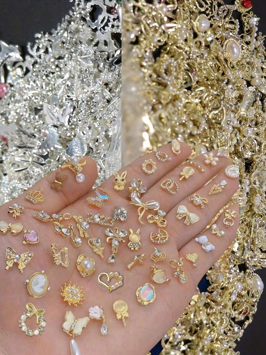 30/50 件 3D 奢华金银花蝴蝶美甲装饰套装随机,合金包括水钻、珍珠、心形、蝴蝶结美甲饰物 Y2K 金属美甲配件哥特风格朋克闪亮白粉色水钻美甲宝石 DIY 礼物适合女孩亚克力压模指甲手机壳鞋子衣服包美甲用品 - 彩色 - 查看 1