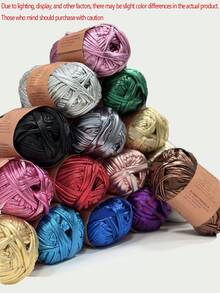 EDCUEBE7 100g/3,53oz Fil de ruban métallique brillant pour le crochet et le tricot - Longueur 33m/36 verges, convient pour les couvertures, les oreillers et les tapis - Couleurs métalliques uniques, artisanat fait main DIY pour le tissage de sacs, d'oreillers, de poupées, de projets de crochet