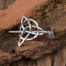 Un broche de nudo celta antiguo, bufanda de invierno unisex, chal y accesorio de moda para suéter, decoración artística para ropa y manualidades