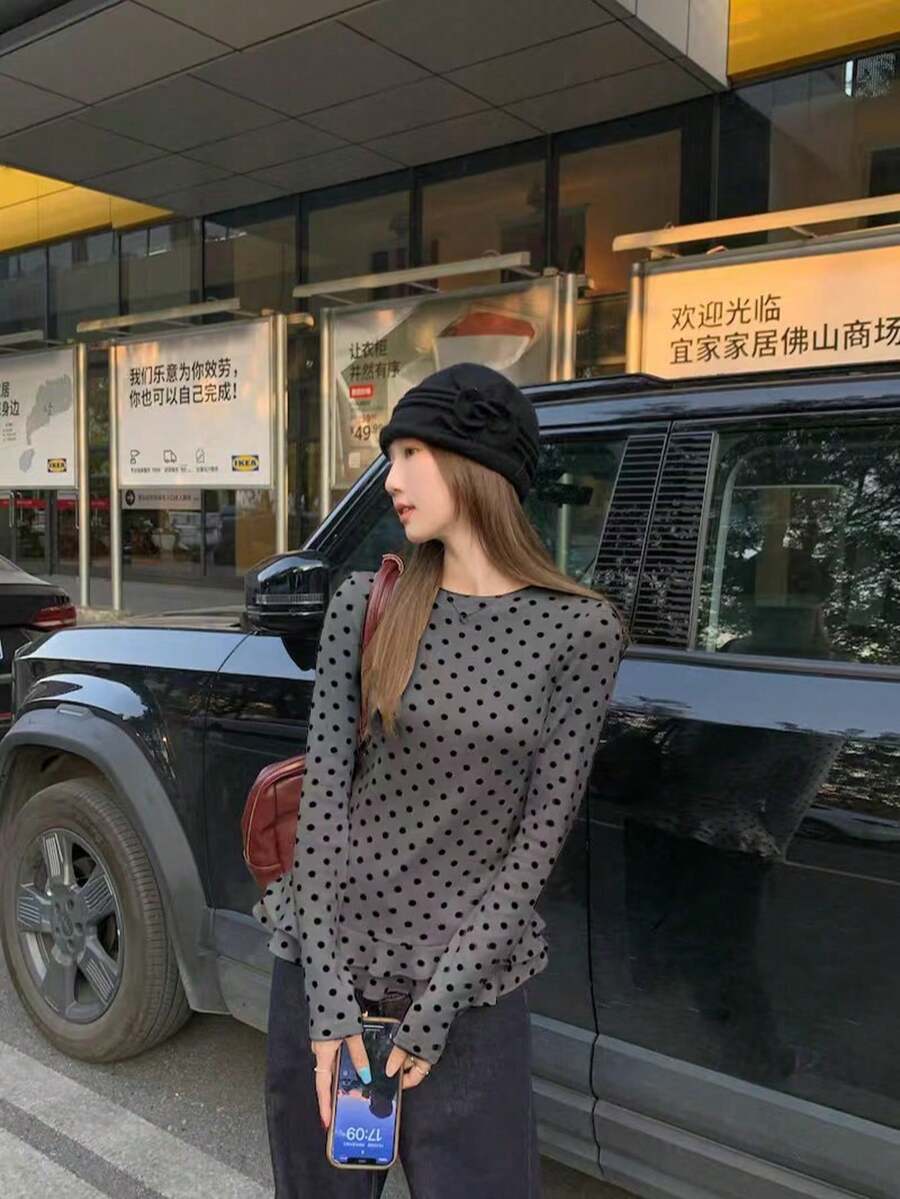 女士甜美风白色波点长袖T恤,荷叶边下摆修身叠穿上衣,轻薄透气,适合秋季和春季穿着 - 碳灰色 - 查看 1