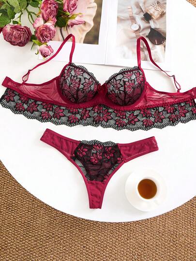 2PCS Women's Sexy Lingerie Set With Steel Rims, Black And Red Contrasting Lace, Bow Decoration, Semi Transparent Lace Patchwork Lace Hem Lingerie And Underwear, Gorgeous And Sexy Gothic Style Bra