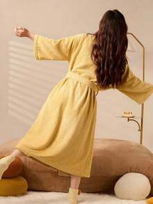 1 pièce Peignoir de bain brodé pour femmes, vêtement d'intérieur doux. Séchage rapide mais chaud, convient pour les fêtes, la maison, l'hôtel, la piscine, le spa, toutes les saisons