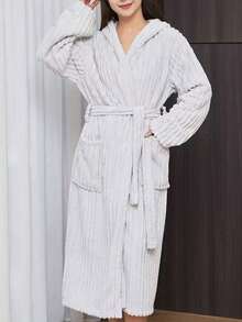 1. Szlafrok z wełny koralowej dostępny w wielu kolorach, gładki damski szlafrok z paskiem i kieszenią, ręcznik do noszenia, ręcznik kąpielowy, szlafrok, damski szlafrok, damski ręcznik, ultramiękki aksamit, chłonny, ciepły, bielizna nocna, neutralny strój domowy, odpowiedni dla rodzin, hoteli, łazienek, sypialni, spa, basenów, imprez, sezonowych prezentów świątecznych, powrotu do szkoły