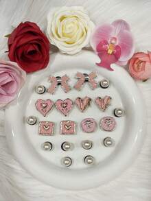 Set de 20 piezas Nuevos accesorios decorativos de moda originales para zapatos de niña, serie de lazos con efecto de goteo de color rosa, incluye: corazón con efecto de goteo, perla 3D, hebillas de zapato desmontables, hebillas de zapato de plástico ABS con perlas huecas, para el hogar y la playa en verano
