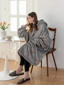 1 Bộ áo khoác chăn mặc được - Áo nỉ lông xù cỡ lớn có tay áo và túi ngoại cỡ, chăn ấm áp unisex phù hợp cho ghế sofa hoặc giường, chất liệu vải flannel thoải mái, cần thiết cho Halloween và Giáng sinh, có thể dùng làm đồ ngủ, ấm áp và dễ chịu, tuyệt vời để trang trí nhà cửa, dự tiệc và làm quà tặng Giáng sinh. - Nhiều màu - Xem 2