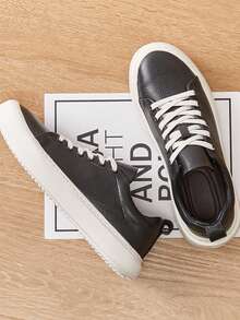 Baskets athlétiques minimalistes décontractées pour hommes avec bout rond et lacets, en couleurs contrastées