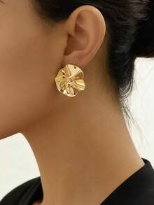 1 对女士不对称纹理金属荷叶边耳环，创意时尚耳钉，适合派对和礼物 - 金黃色 - 查看 5