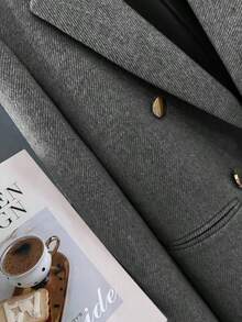 Elegante blazer de mujer de doble botonadura en gris claro - Moda atemporal para mujeres | Prenda esencial y versátil de armario en unicolor con botones y bolsillos delanteros