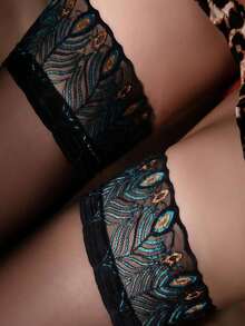 1/2 paires de chaussettes hautes ultra fines noires pour femmes, chaussettes sexy montant jusqu'aux genoux avec dentelle. Bordure de dentelle style paon élégant, options de couleur verte et rouge. Cadeau de couple pour anniversaire