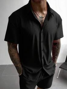 GloMan 男士纯色休闲两件套，采用纽扣门襟设计，宽松短袖衬衫搭配抽绳短裤，面料柔软略带弹性，舒适透气，适合街头穿着、日常休闲、周末外出、社交聚会等场合。红色度假两件套，情侣款，母亲节礼物佳选。 - 黑色 - 查看 8