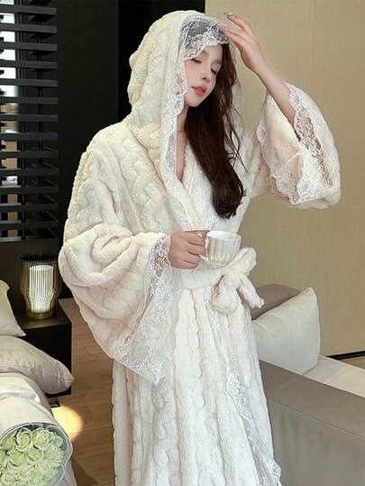 1 peignoir de bain à capuche avec laçage, doublé thermique, pour femme, avec design patchwork, doux, confortable, mignon et décontracté. Robe d'intérieur à lacets, chaude et ample - polaire corail confortable