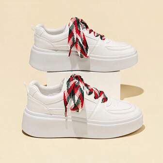 红绿休闲白色运动鞋，适合圣诞节穿着女士厚底白色低帮鞋，舒适时尚运动鞋，增高 5 厘米，优雅纯色休闲 PU 皮革系带鞋，适合娇小女性，四季皆宜