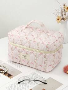 1 Piece Quilted Makeup Bag With Aesthetic Floral Design For Business Trip Toiletries, Featuring A Zipper Closure. It Is Suitable For Storing Lipsticks, Brushes, Skincare Products, Mobile Phones, Coins And Various Small Items, And Ideal For Home Use And Travel. Travel Essentials Holiday Vacation Makeup Organizer Travel Bag For Women