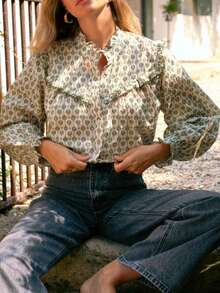 Áo sơ mi nữ cỡ lớn với tay áo có dây rút, tay dài, kiểu dáng rộng rãi và thanh lịch, cài nút phía trước, cổ áo xếp ly và tay áo nhún bèo, kiểu áo blouse trang nhã cho kỳ nghỉ xuân. - màu xanh lá - Xem 3