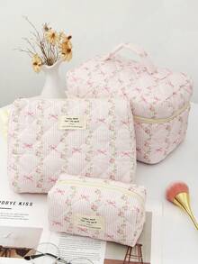 1 Piece Quilted Makeup Bag With Aesthetic Floral Design For Business Trip Toiletries, Featuring A Zipper Closure. It Is Suitable For Storing Lipsticks, Brushes, Skincare Products, Mobile Phones, Coins And Various Small Items, And Ideal For Home Use And Travel. Travel Essentials Holiday Vacation Makeup Organizer Travel Bag For Women