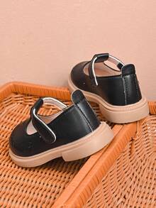 女童皮鞋，春秋新款公主鞋，小女孩软底鞋