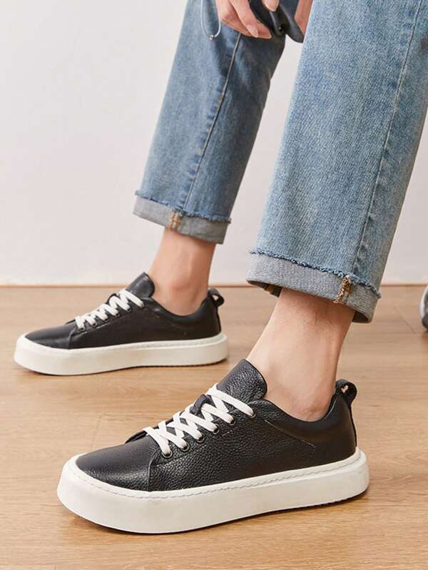 Baskets athlétiques minimalistes décontractées pour hommes avec bout rond et lacets, en couleurs contrastées