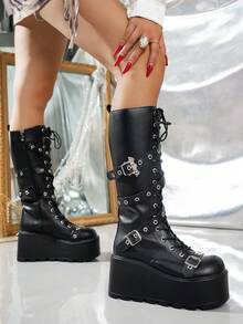 بوت ركوب ذات قاعدة مرتفعة بطراز جوث بارتفاع 9 سم، بوت كعب سميك للنساء