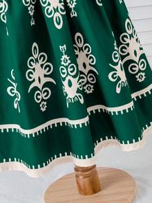 Kleine Mädchen Grünes Off-Shoulder Kleid, grünes Strickgewebe mit zarter weißer Blumen-Saum Dekoration und Schleifenakzent, vintage und verspielt, geeignet für Kinderfeste, Outdoor-Geburtstagsfeiern, Urlaub und Alltagstragen, Herbst/Winter