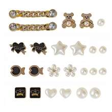 24 pingentes decorativos para sapatos DIY - ursos brilhantes, corações, estrelas, peixes, pérolas artificiais, correntes de strass. Material leve não metálico, moda Y2K, versátil e fofo, unissex. Adequado para sapatos de praia de EVA, sandálias, decoração de sapatos removíveis e presentes de Natal.