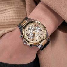 Guess ساعة رجالية كوارتز ذات لونين أسود، ساعة جلد أسود، ساعة فاخرة منخفضة الملمح، ثلاثة عرض صغير متعدد الوظائف، موضة جديدة وأنيقة للاستخدام اليومي، ساعة رجالية كوارتز بعقارب، علامات أرقام رومانية، طراز كاجوال للأعمال، متينة ومناسبة للارتداء اليومي، كهدية للرجال والنساء، هدية عيد الأب، هدية سنوية. GW0791G1/GW0791G2