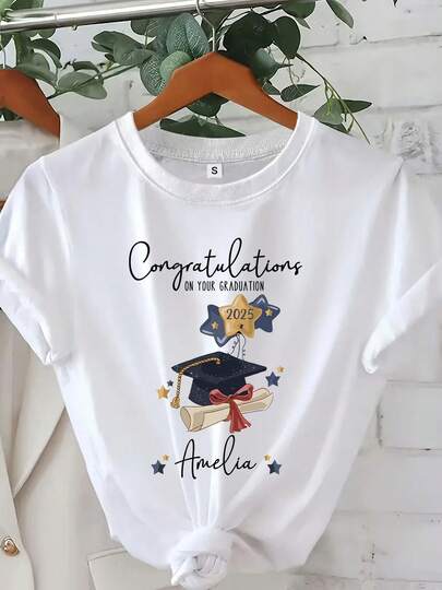 Camiseta de Graduación Personalizable 2025 - Nombre Personalizado, Diseño de Gorra de Escuela Secundaria y Universidad, Texto "Felicitaciones por su Graduación", Regalo de Graduación Perfecto, Decoración de Fiesta de Graduación