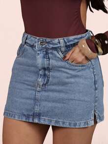 Short Saia Jeans Feminino com Cintura Alta e Sobreposição Casual