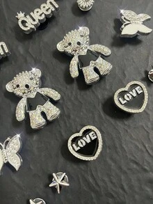 16pcs DIY Detachable ABS Silver Bear, Butterfly, Heart Love Shoe Accessories, Removable Shoe Flower Decorative Buttons, Suitable For Clogs, Sandals, Slippers, Beach Bags, Multi-Functional Decor, Suitable For All Seasons, Ideal Holiday Party Gift