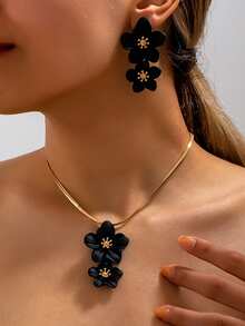一条时尚优雅的花朵吊坠项链和一对配套的耳环，适合日常聚会、参加派对以及送给妻子的节日礼物。情人节 - 花朵吊墜女士首飾套裝 - 查看 12