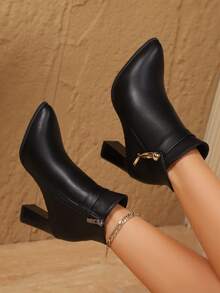 秋冬新款尖头女式粗高跟时尚靴子，英伦风踝靴
