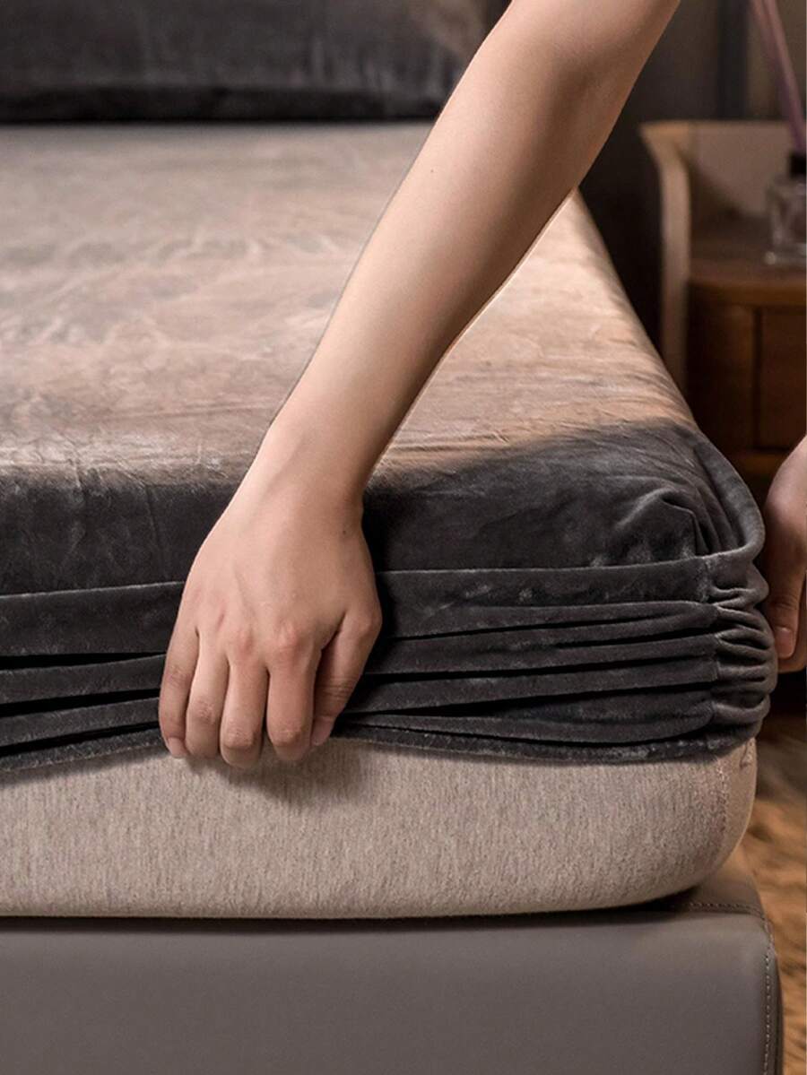 3 件套柔软舒适水晶天鹅绒床上用品套装（1 个羽绒被套 + 2 个枕套），适用于卧室和客房，可机洗，四季皆宜 - 深灰色 - 查看 1