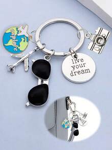 这款钥匙扣以飞行员名言“活出你的梦想”为主题，并饰有飞机、太阳镜和遮阳帽等旅行元素。它采用锌合金材质，风格运动简约，是一款独特的手机配件，适合挂在女士钱包或手机上。这款钥匙扣可以作为礼物送给朋友、家人和女朋友，也可以用作户外装备、派对装饰、礼品或纪念品，还可以挂在女士包包或汽车上。 - 彩色 - 查看 3